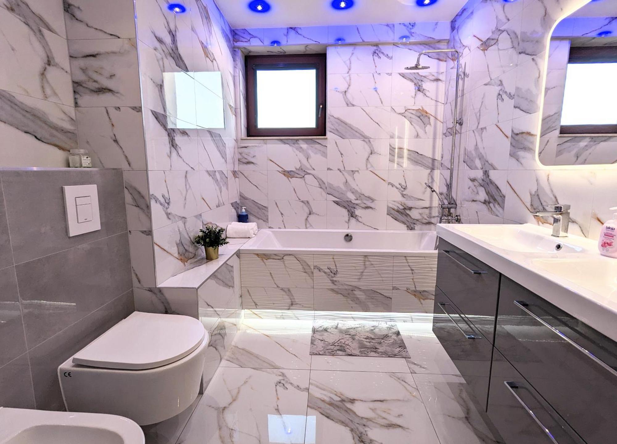 3-Bedroom Apt In Town Square Вроцлав Екстериор снимка