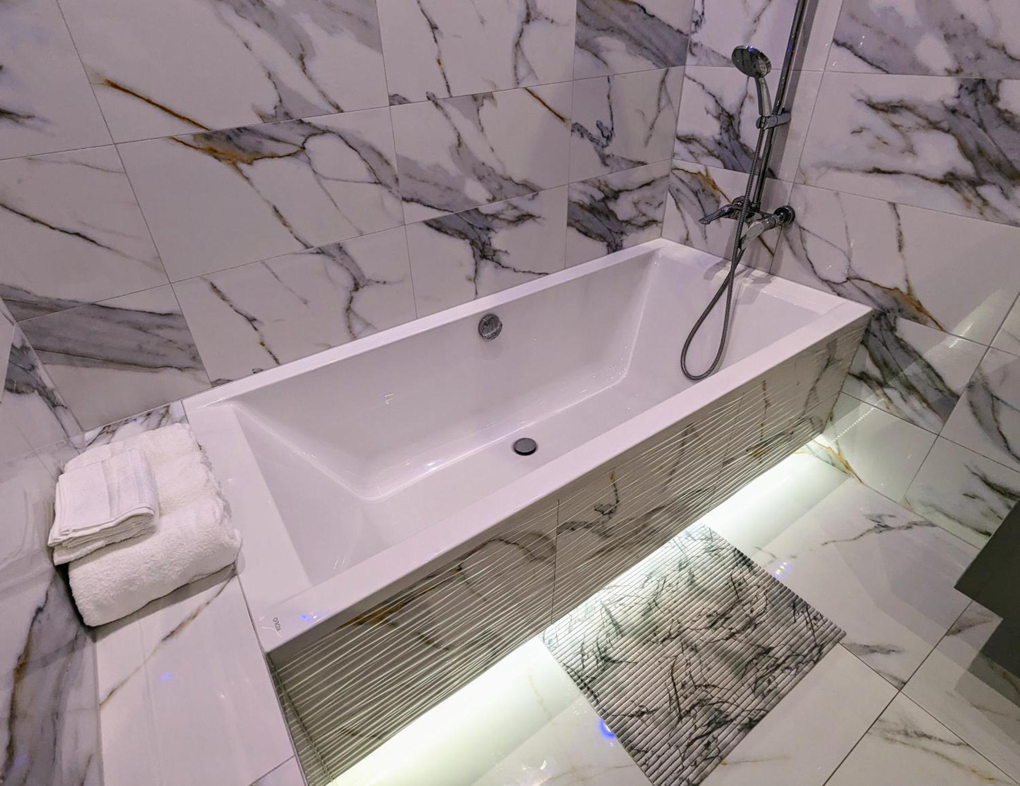 3-Bedroom Apt In Town Square Вроцлав Екстериор снимка