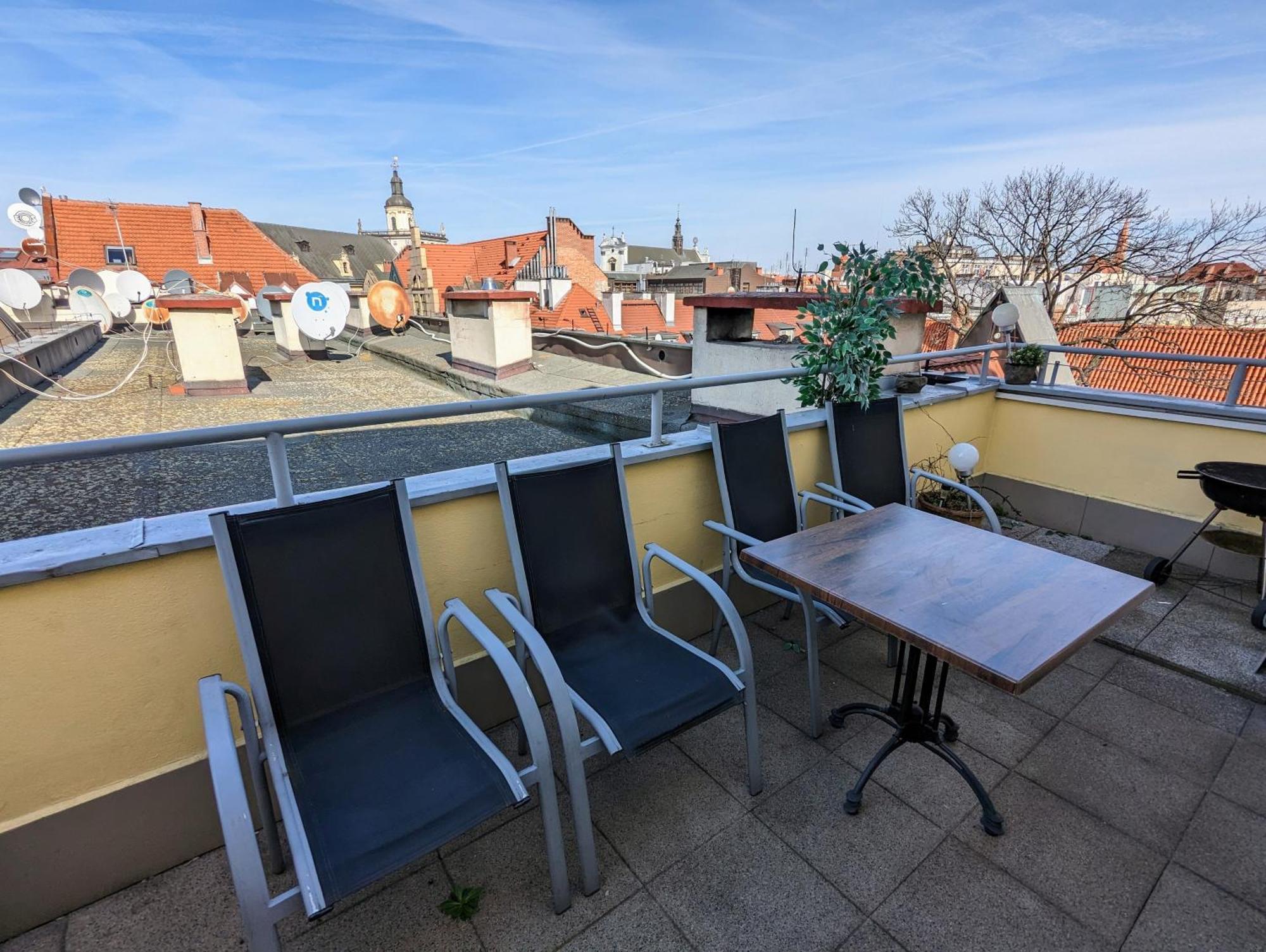 3-Bedroom Apt In Town Square Вроцлав Екстериор снимка