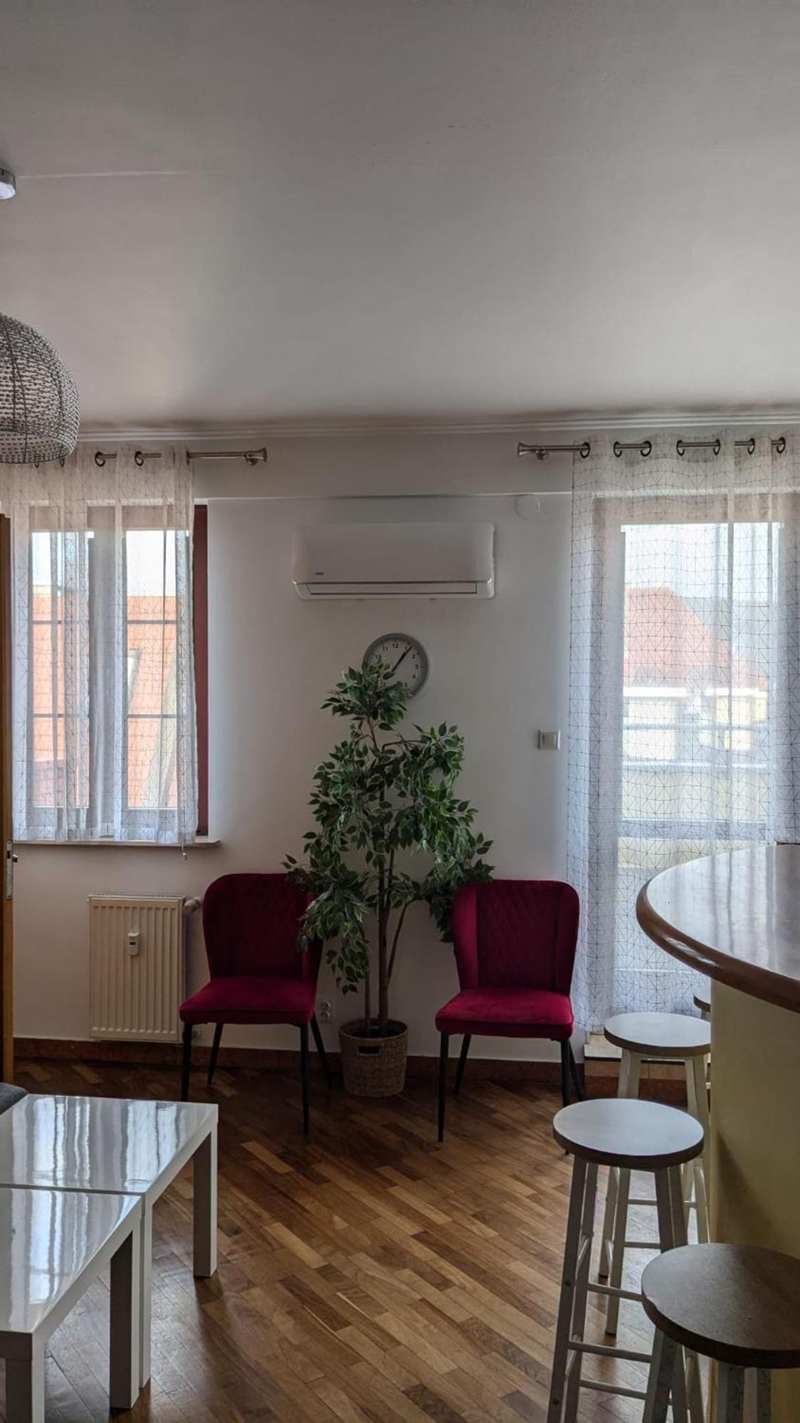 3-Bedroom Apt In Town Square Вроцлав Екстериор снимка
